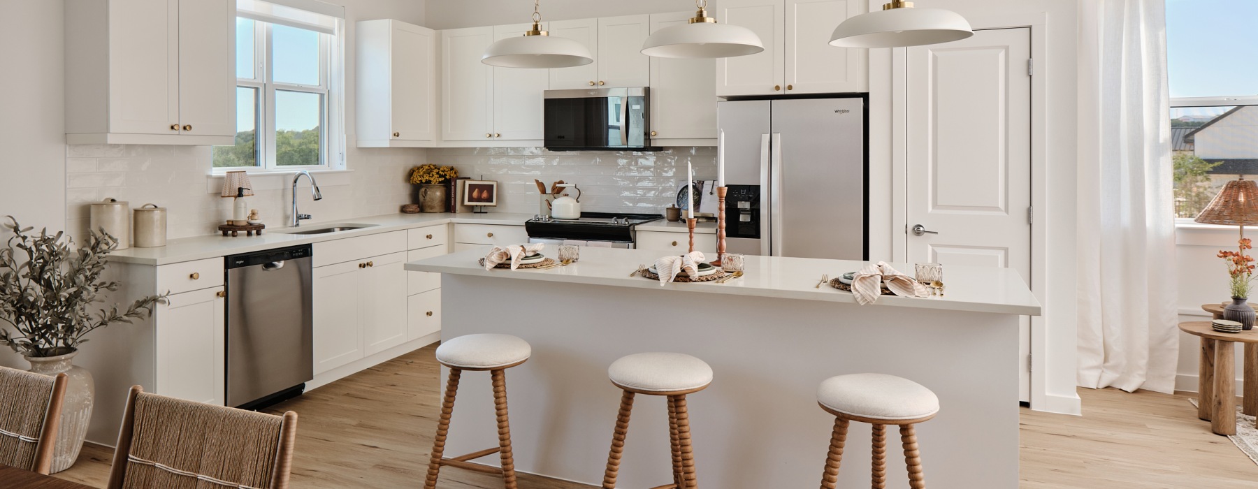Kitchen island and chairs 
